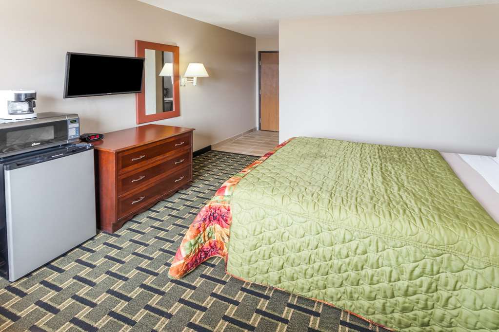 Super 8 By Wyndham Michigan City Phòng bức ảnh